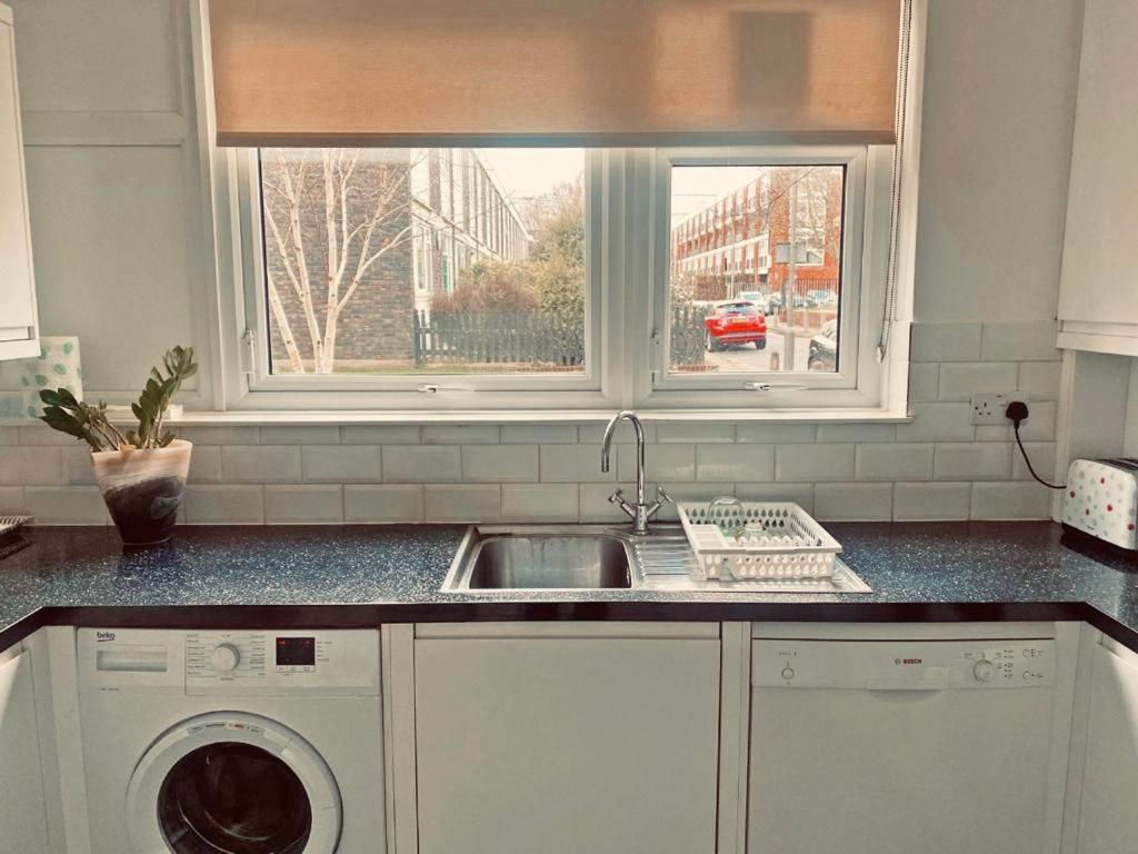 Albert Bridge Spacious Double Room Лондон Екстериор снимка